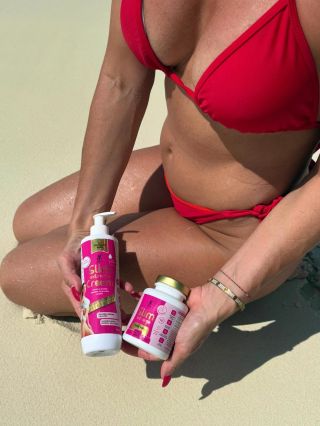 Léto je skoro pryč, ale já musím říct, že moje tajná zbraň na postavu byl letos tenhle balíček: Slim Extreme Cream a...