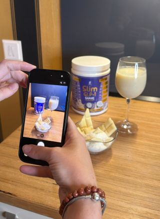 Bílá čokoláda a kokos v našem Slim GLP-1 Shake vytváří kombinaci, která je tak dobrá, že ji chceš i ve dnech, kdy nemáš na...