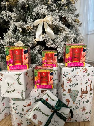 Nejhezčí dárky jsou ty, které opravdu potěší. Proto jsme Slim Extreme Collagen oblékli do vánočního balení a dali do akce...