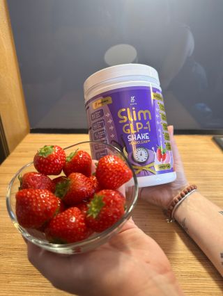 Jahoda a vanilka. Kombinace, která chutná jako dětská pohoda… Jen v chytrém, dospěláckém provedení. Slim GLP-1 Shake tě...